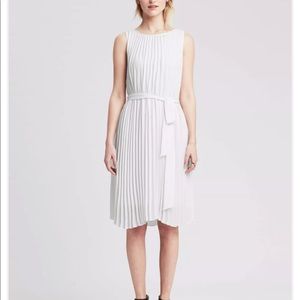 Pleated white Banana Republic Dress! Size 18 NO BELT